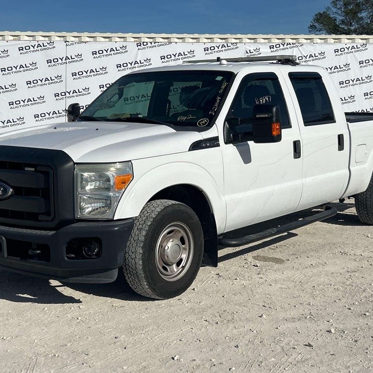 2015 Ford F-250 Crew Cab Pickup Truck