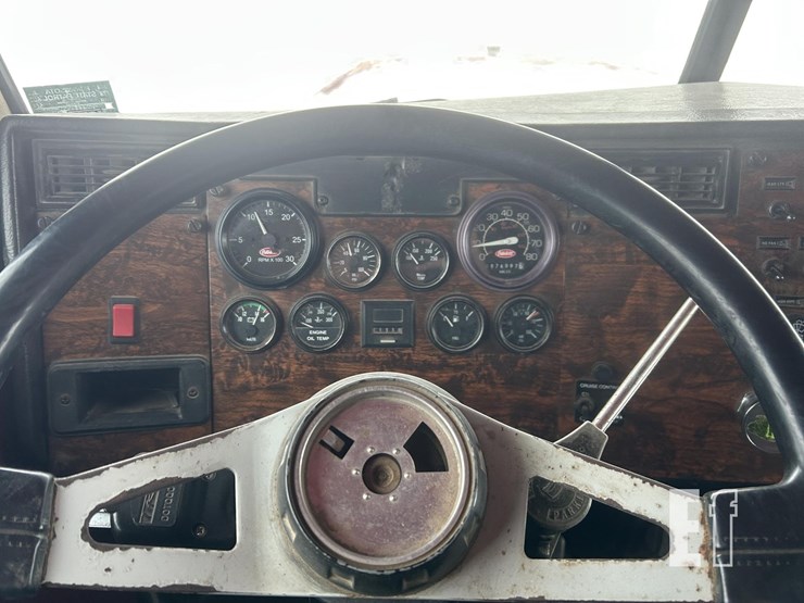 1997-peterbilt-357-image-59