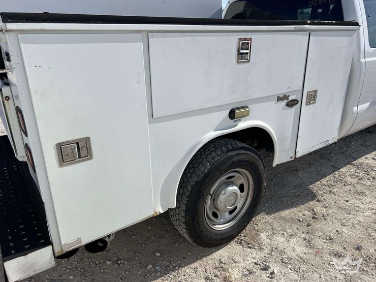 2014-ford-f-250-ext.-cab-service-truck-image-28