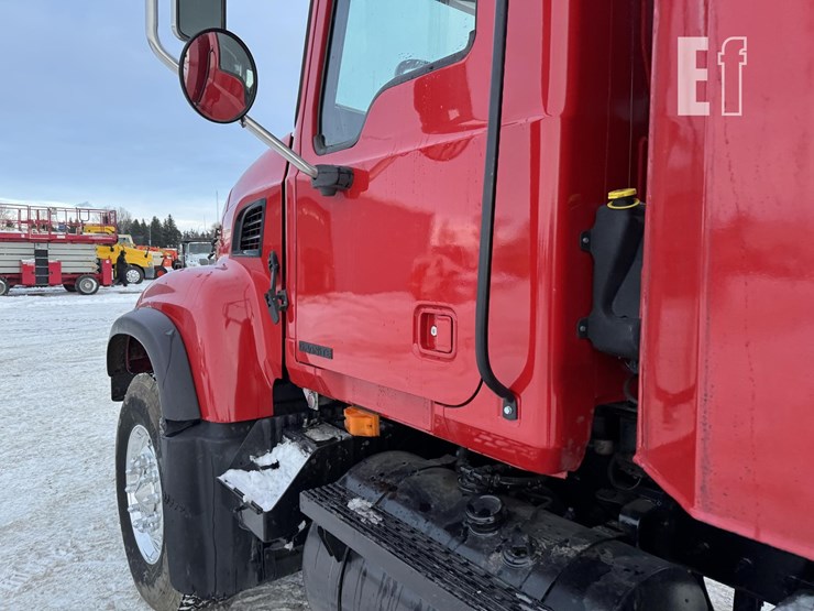 2004-mack-granite-cv713-image-65