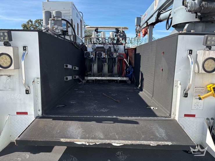 2010-ford-f-550-4x4-venturo-ht40kx-3-ton-crane-mechanics-truck-image-33