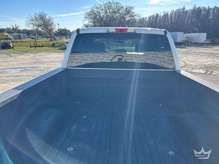 2019-ford-f-350-4x4-crew-cab-pickup-truck-image-18