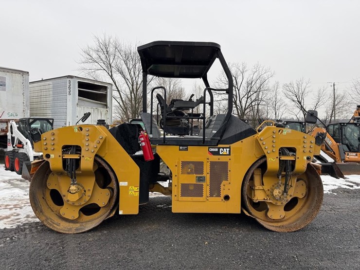 caterpillar-cb66b-image-3