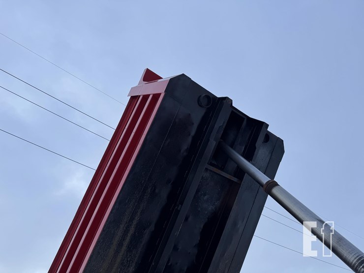 2004-mack-granite-cv713-image-92