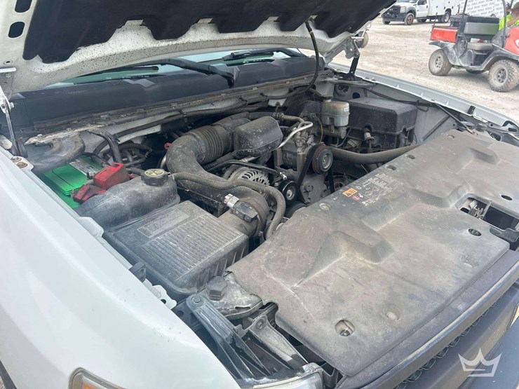 2013-chevrolet-silverado-1500-pickup-truck-image-8