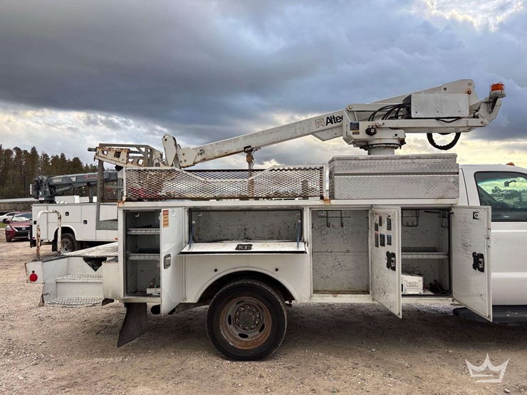 2016-ford-f-550-altec-at233p-35ft-bucket-truck-image-28