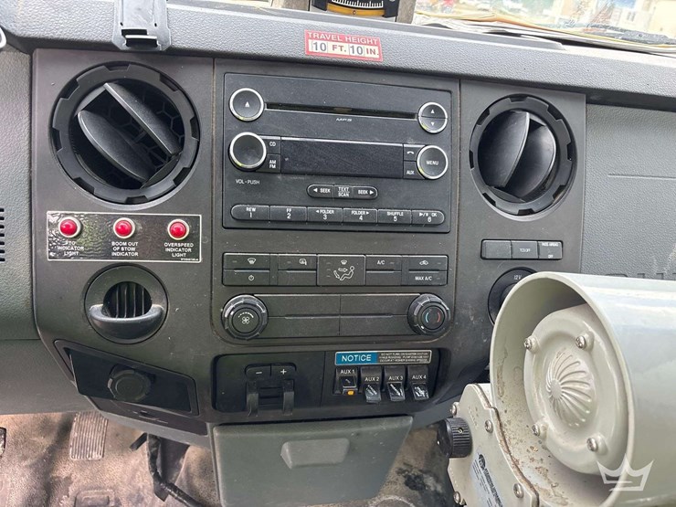 2016-ford-f-550-altec-at233p-35ft-bucket-truck-image-45