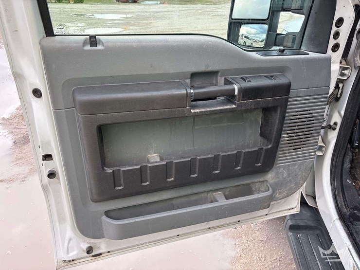 2016-ford-f-550-altec-at233p-35ft-bucket-truck-image-39