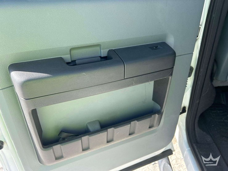 2015-ford-f-250-crew-cab-pickup-truck-image-21