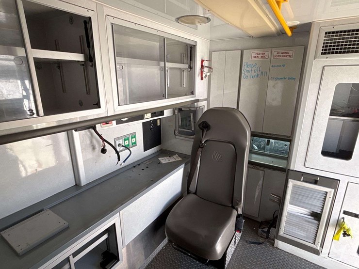 2016-ram-4500-chassis-ambulance-image-34