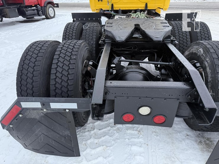 2016-freightliner-cascadia-125-image-13