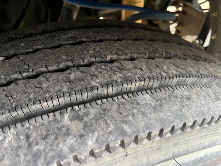 1988-peterbilt-379-image-8