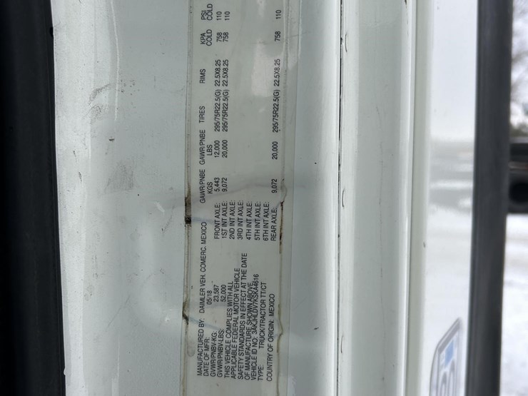 2019-freightliner-cascadia-126-image-38