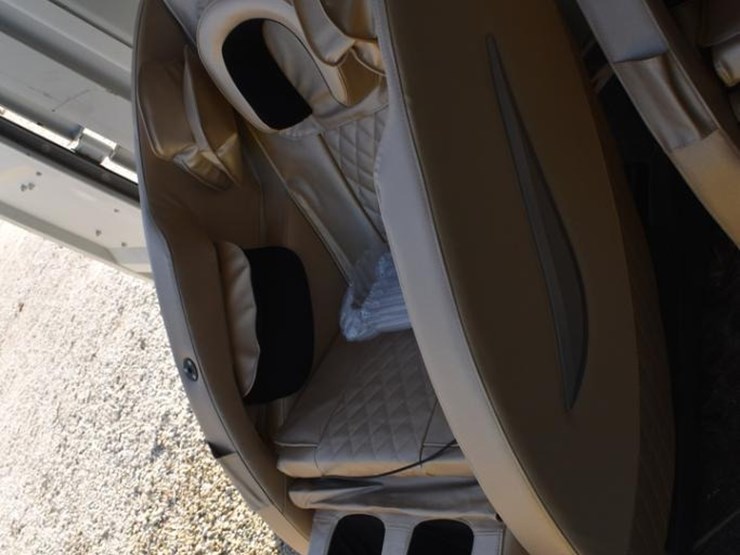 future-massage-chair-image-3