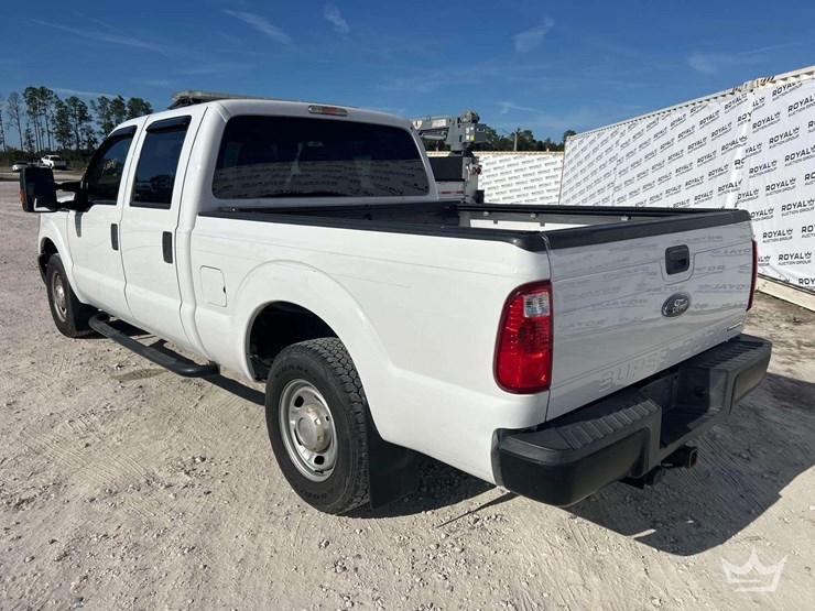 2015-ford-f-250-crew-cab-pickup-truck-image-4