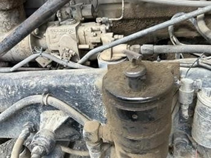 1985-freightliner-fld120-image-39