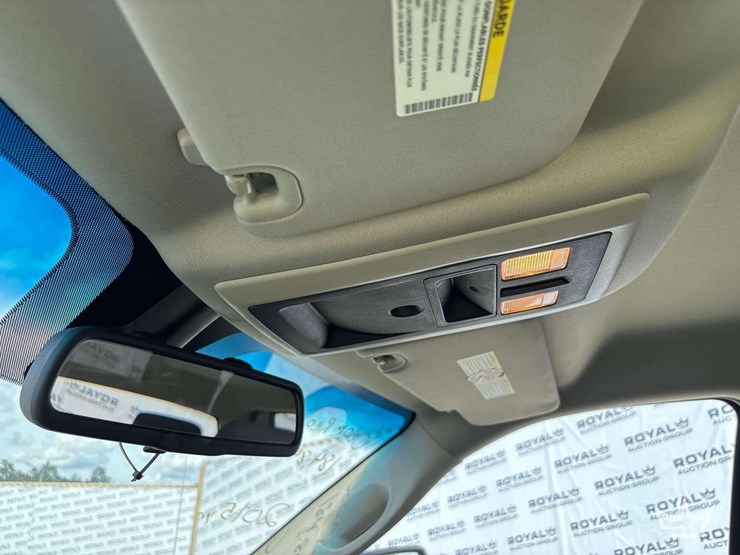 2015-ram-1500-crew-cab-pickup-truck-image-18