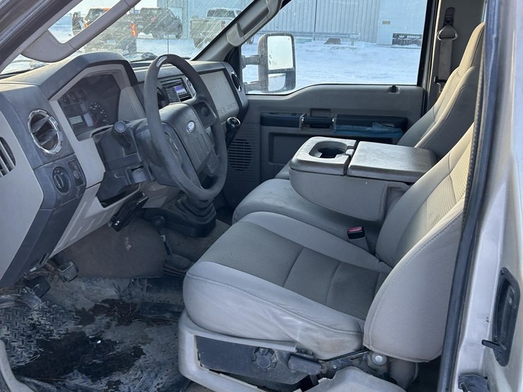 ford-f350-xlt-image-16