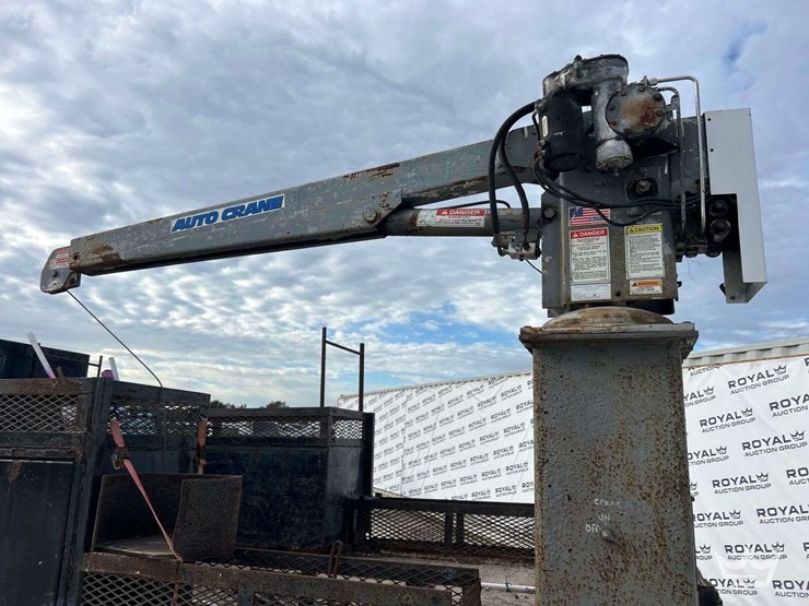 2005-mitsubishi-fuso-fe84d-auto-crane-3203-prx-3,200-lb-crane-utility-truck-image-18