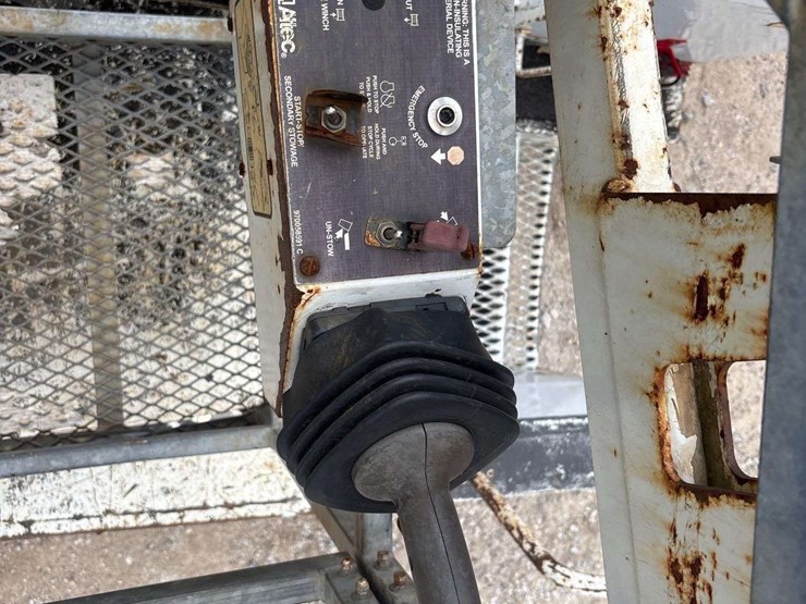 2016-ford-f-550-altec-at233p-35ft-bucket-truck-image-18