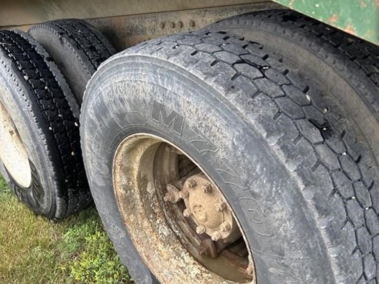 1997-ford-lt8000-image-17