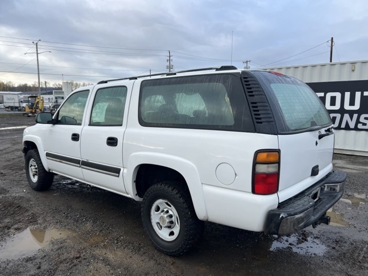 2005-chevrolet-suburban-image-6