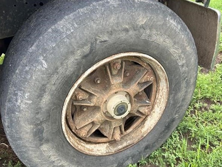 1997-ford-lt8000-image-34