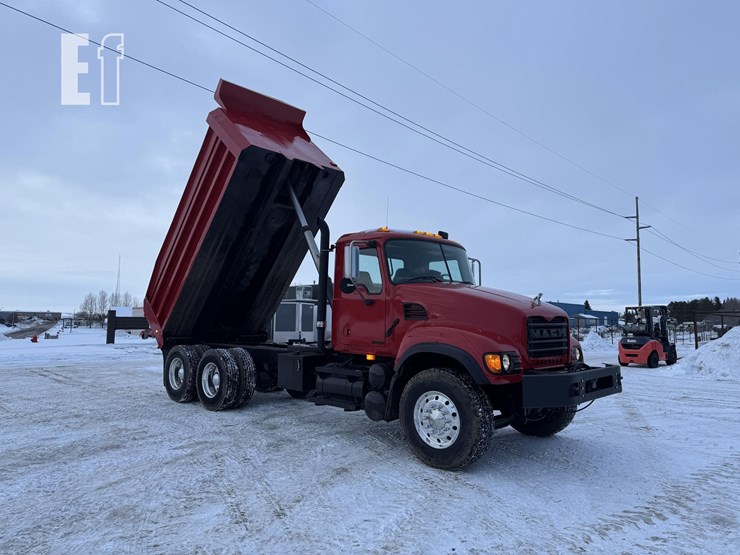 2004-mack-granite-cv713-image-90