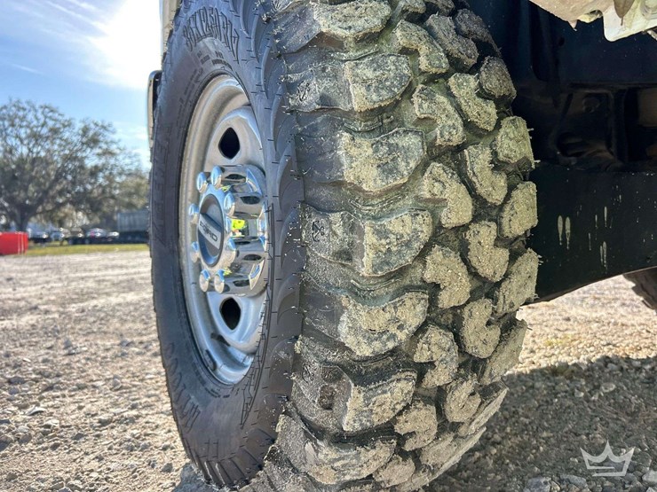 2019-ford-f-350-4x4-crew-cab-pickup-truck-image-19