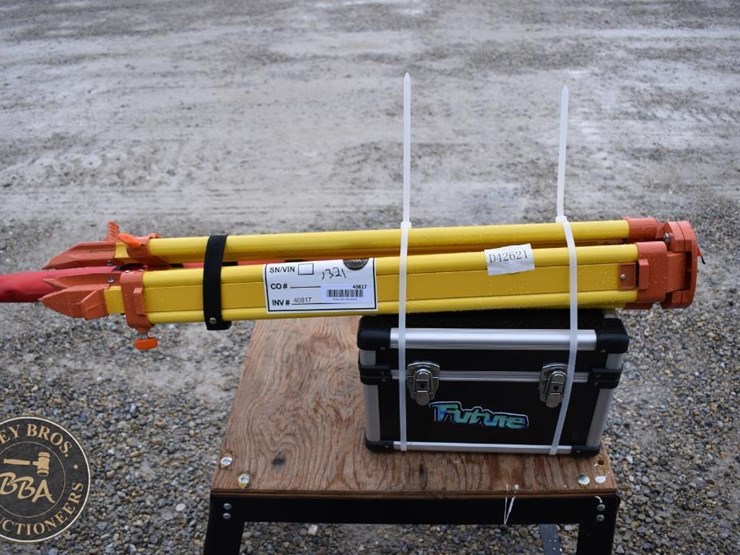 future-laser-with-tripod-and-carrying-case-image-1