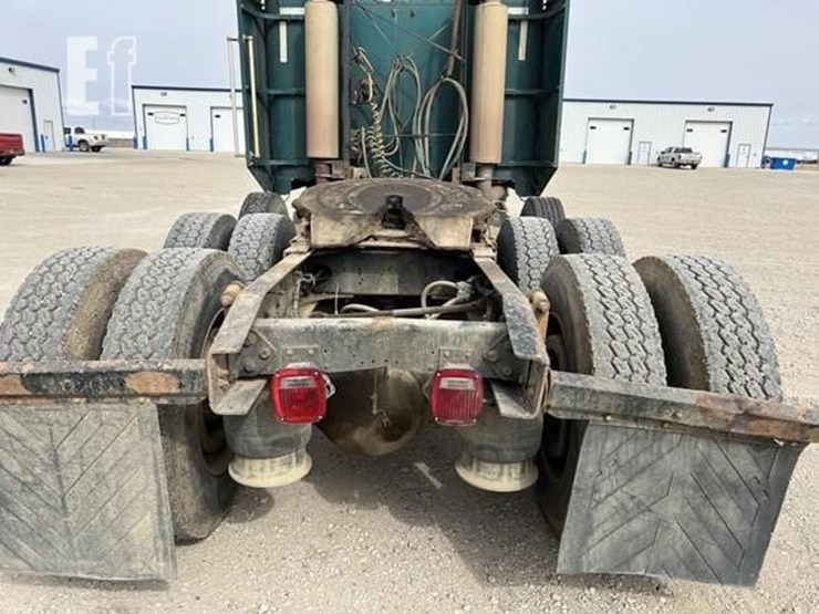 1997-freightliner-fld120-image-29