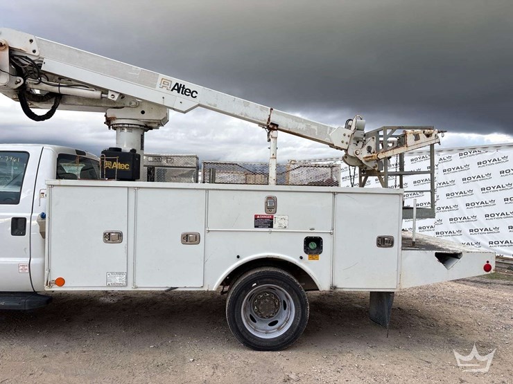 2016-ford-f-550-altec-at233p-35ft-bucket-truck-image-25
