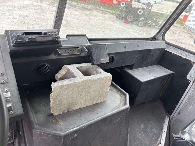 2001-workhorse-custom-chassis-p42-delivery-truck-image-18