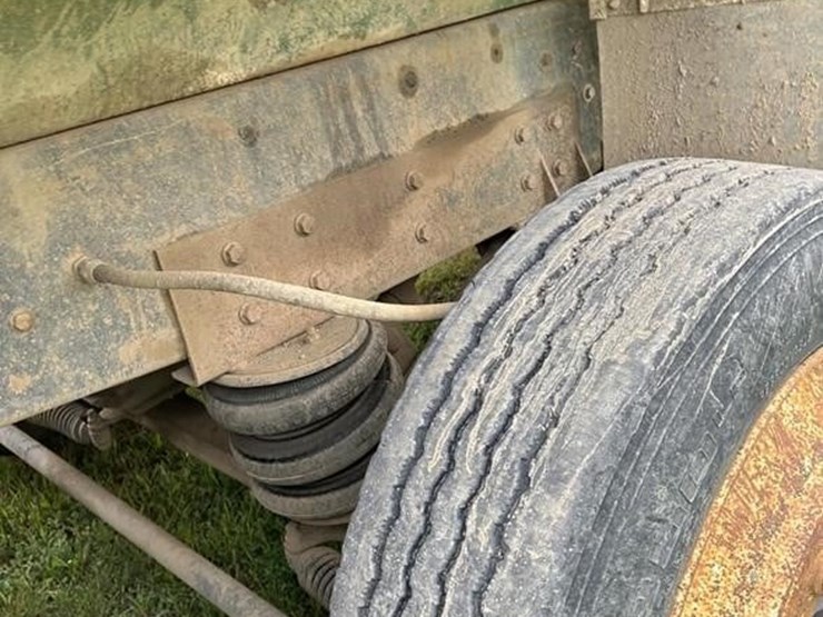 1997-ford-lt8000-image-30