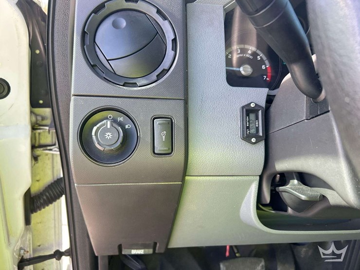 2015-ford-f-250-crew-cab-pickup-truck-image-15