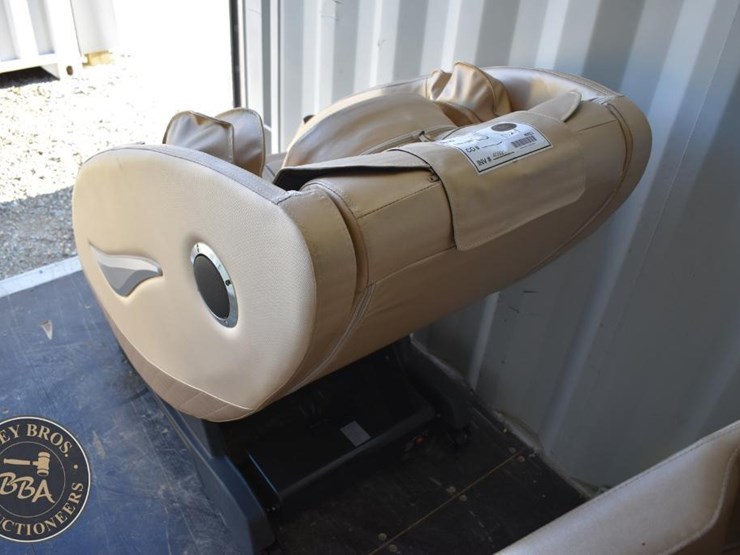 future-massage-chair-image-3