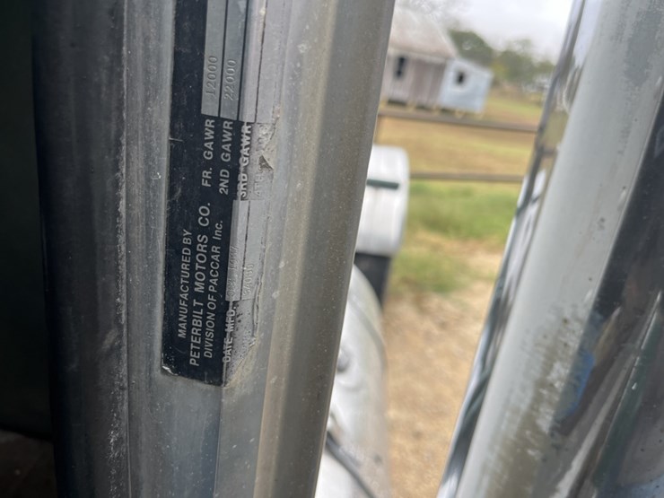 1988-peterbilt-379-image-21