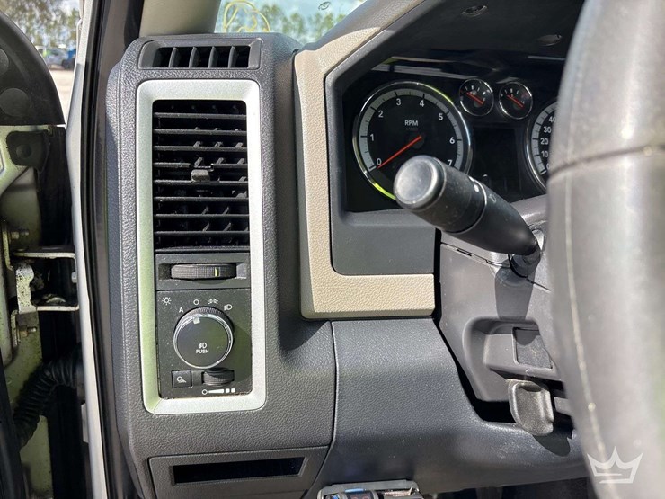 2010-dodge-ram-4x4-crew-cab-pickup-truck-image-15