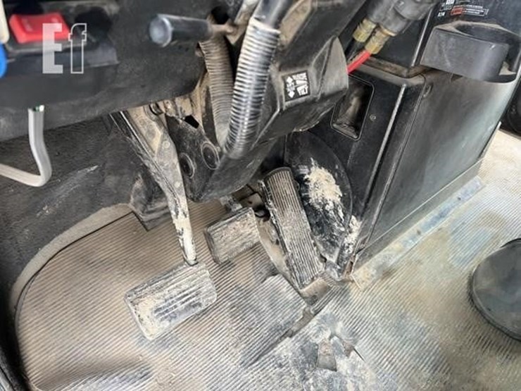 1997-freightliner-fld120-image-24