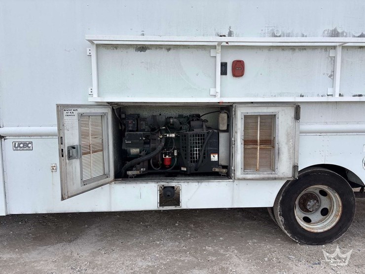 2001-workhorse-custom-chassis-p42-delivery-truck-image-21