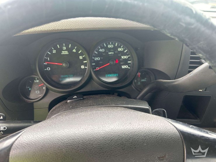 2013-chevrolet-silverado-1500-pickup-truck-image-12