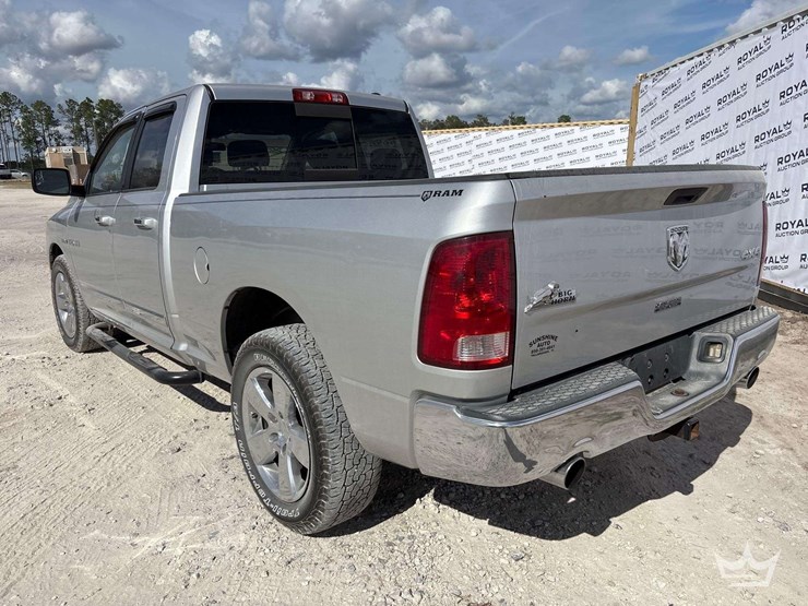 2010-dodge-ram-4x4-crew-cab-pickup-truck-image-4