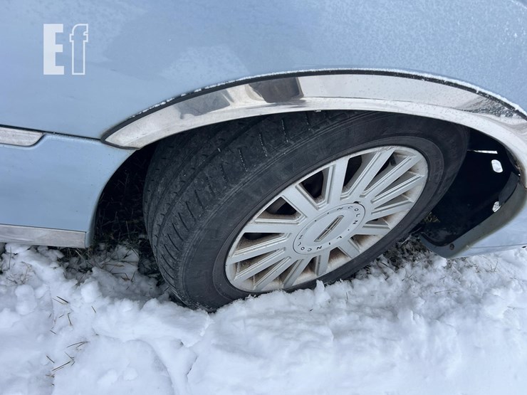 2005-lincoln-towncar-image-18