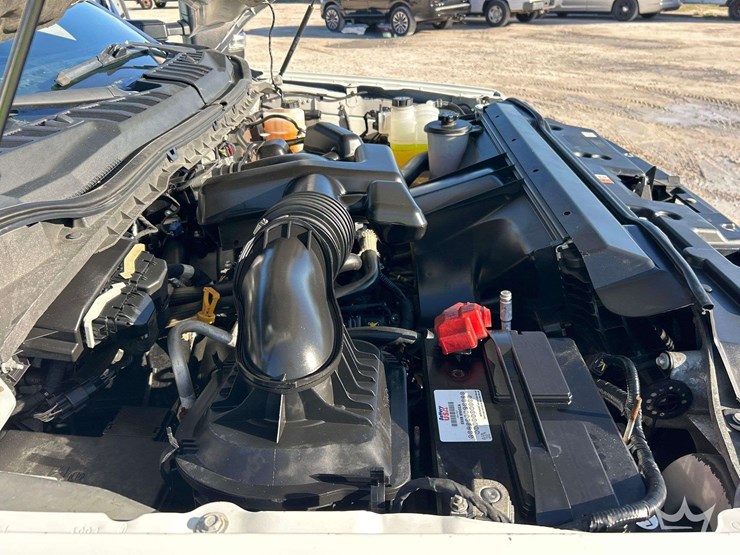 2019-ford-f-350-4x4-crew-cab-pickup-truck-image-8