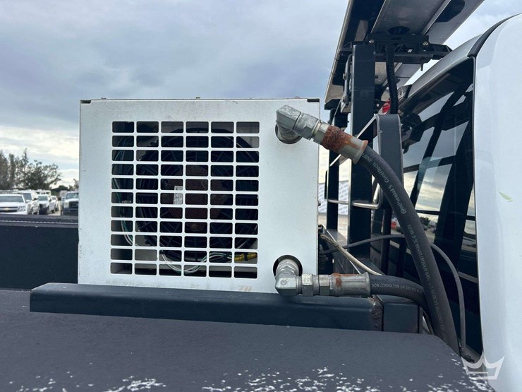 2017-ford-f-550-service-truck-image-25