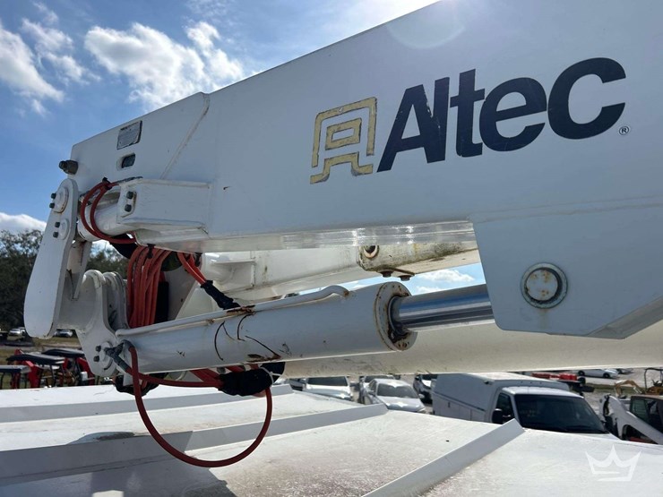 2018-ford-f-550-4x4-altec-at37g-forestry-chipper-bucket-truck-image-27