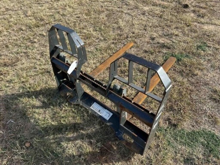 bobcat-skid-steer-pallet-forks-image-4