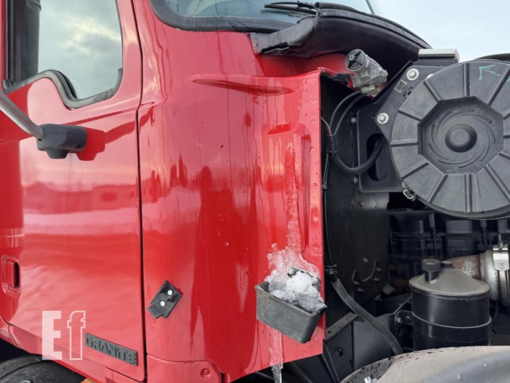 2004-mack-granite-cv713-image-75