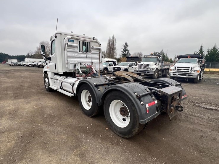 freightliner-cascadia-125-image-3