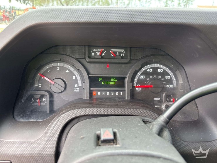 2012-ford-e-350-enclosed-service-van-image-31